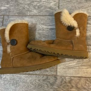Ladies Tan Uggs Size 8
